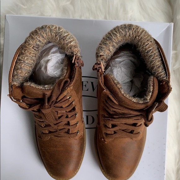 NWOT Steve Madden heeled booties 5.5 with box - Picture 3 of 5